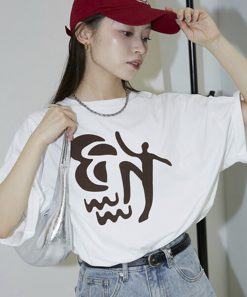 PUBLUX(パブリュクス)の「PUBLUX/パブリュクス フロッキー ニュアンス アート ビッグ Tシャツ 限定展開(Tシャツ/カットソー・レディース・ピンク/オフホワイト/ブラウン/チャコールグレー・フリ-)」の8枚目の写真