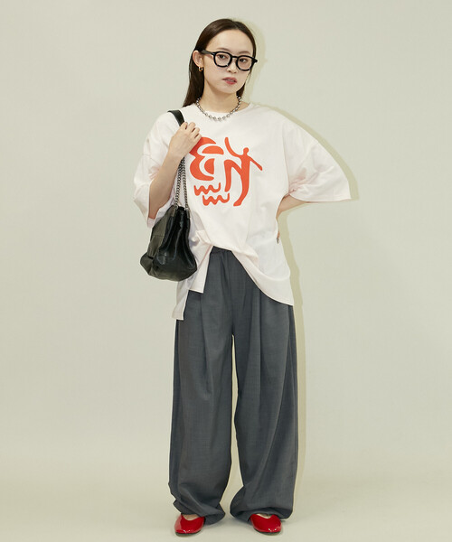 PUBLUX(パブリュクス)の「PUBLUX/パブリュクス フロッキー ニュアンス アート ビッグ Tシャツ 限定展開(Tシャツ/カットソー・レディース・ピンク/オフホワイト/ブラウン/チャコールグレー・フリ-)」の21枚目の写真