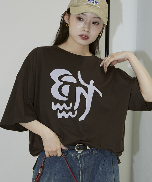 PUBLUX(パブリュクス)の「PUBLUX/パブリュクス フロッキー ニュアンス アート ビッグ Tシャツ 限定展開(Tシャツ/カットソー・レディース・ピンク/オフホワイト/ブラウン/チャコールグレー・フリ-)」の5枚目の写真