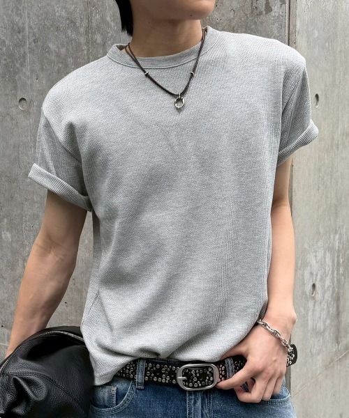 Chikashitsu +(チカシツプラス)の「【Chikashitsu +】waffle cropped half sleeve tee (4color) / 【チカシツプラス】ワッフルクロップド半袖Tシャツ<着用動画あり>(Tシャツ/カットソー・メンズ・グレー/ホワイト/チャコール/ブラック・L/M)」の1枚目の写真