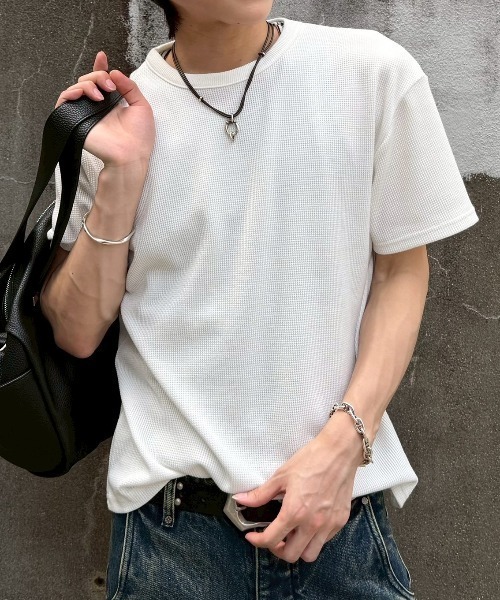 Chikashitsu +(チカシツプラス)の「【Chikashitsu +】waffle cropped half sleeve tee (4color) / 【チカシツプラス】ワッフルクロップド半袖Tシャツ<着用動画あり>(Tシャツ/カットソー・メンズ・グレー/ホワイト/チャコール/ブラック・L/M)」の2枚目の写真