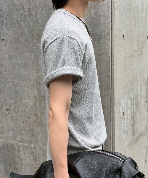 Chikashitsu +(チカシツプラス)の「【Chikashitsu +】waffle cropped half sleeve tee (4color) / 【チカシツプラス】ワッフルクロップド半袖Tシャツ<着用動画あり>(Tシャツ/カットソー・メンズ・グレー/ホワイト/チャコール/ブラック・L/M)」の8枚目の写真