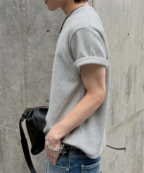 Chikashitsu +(チカシツプラス)の「【Chikashitsu +】waffle cropped half sleeve tee (4color) / 【チカシツプラス】ワッフルクロップド半袖Tシャツ<着用動画あり>(Tシャツ/カットソー・メンズ・グレー/ホワイト/チャコール/ブラック・L/M)」の6枚目の写真