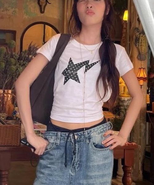 SHEPP(シープ)の「Y2K スター グラフィック タイトTシャツ 半袖コンパクトT(Tシャツ/カットソー・レディース・ホワイト・S/M)」の3枚目の写真