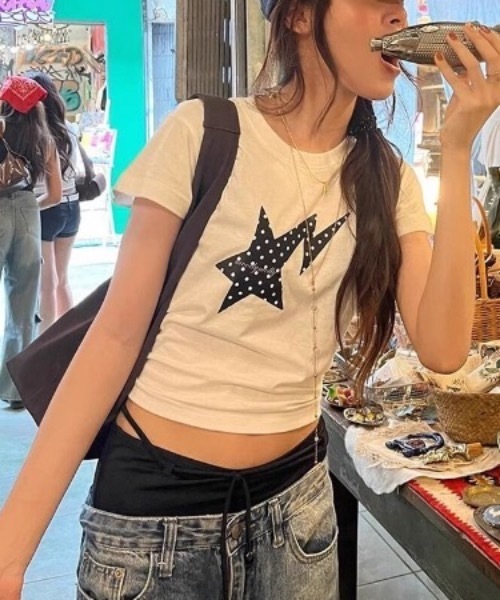 SHEPP(シープ)の「Y2K スター グラフィック タイトTシャツ 半袖コンパクトT(Tシャツ/カットソー・レディース・ホワイト・S/M)」の4枚目の写真