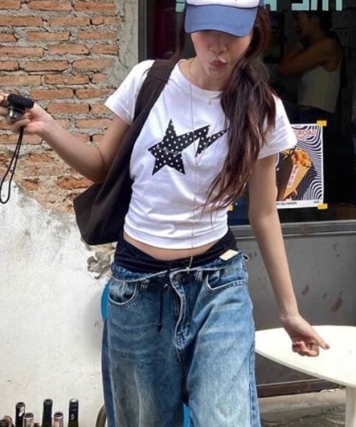 SHEPP(シープ)の「Y2K スター グラフィック タイトTシャツ 半袖コンパクトT(Tシャツ/カットソー・レディース・ホワイト・S/M)」の2枚目の写真