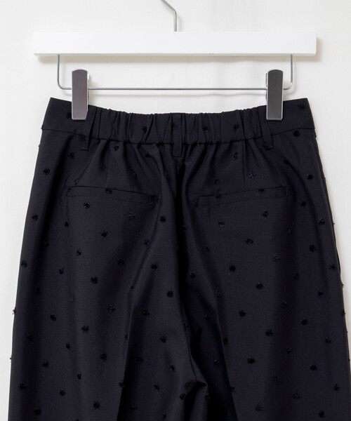 NOLLEY’S(ノーリーズ)の「ウォッシャブルドットツッキリテーパードパンツ(その他パンツ・レディース・ブラウン/ブラック・40/36/38/34)」の7枚目の写真