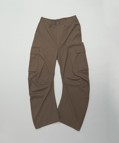 MAISON SPECIAL(メゾンスペシャル)の「《UNISEX》Banana Curve Silhouette Prime-Wide Cargo Trousers/バナナカーブシルエットプライムワイドカーゴスラックス【MAISON SPECIAL/メゾンスペシャル】■セットアップ対応■(カーゴパンツ・メンズ・チャコールグレー/ブラック/ブラウン・2/0/1)」の19枚目の写真