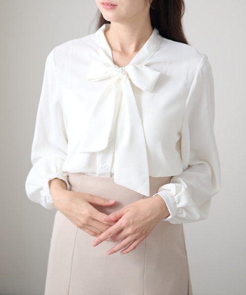 Lace Ladies(レースレディース)の「ボウタイ リボン 長袖 ボリュームスリーブ ブラウス(シャツ/ブラウス・レディース・ホワイト/ブラック/ブルーグレー/ベージュ/ネイビー・XL/M)」の1枚目の写真