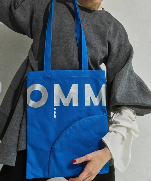 OMMO(オーエムエムオー)の「ARCH POCKET TOTE(トートバッグ・レディース・レッド/シルバー/ホワイト/ブルー/ブラック系/ブラック・F)」の22枚目の写真