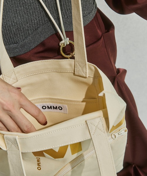 OMMO(オーエムエムオー)の「ARCH POCKET TOTE(トートバッグ・レディース・レッド/シルバー/ホワイト/ブルー/ブラック系/ブラック・F)」の17枚目の写真