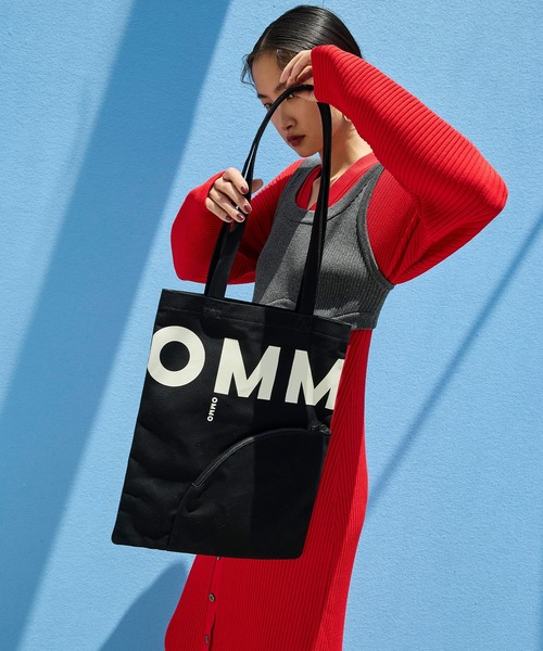 OMMO(オーエムエムオー)の「ARCH POCKET TOTE(トートバッグ・レディース・レッド/シルバー/ホワイト/ブルー/ブラック系/ブラック・F)」の16枚目の写真