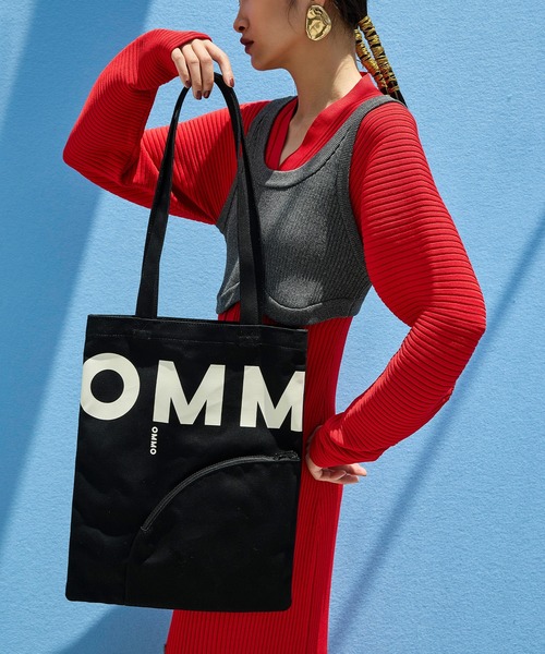 OMMO(オーエムエムオー)の「ARCH POCKET TOTE(トートバッグ・レディース・レッド/シルバー/ホワイト/ブルー/ブラック系/ブラック・F)」の15枚目の写真