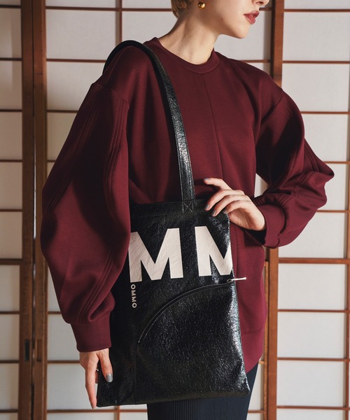 OMMO(オーエムエムオー)の「ARCH POCKET TOTE(トートバッグ・レディース・レッド/シルバー/ホワイト/ブルー/ブラック系/ブラック・F)」の12枚目の写真