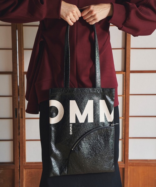 OMMO(オーエムエムオー)の「ARCH POCKET TOTE(トートバッグ・レディース・レッド/シルバー/ホワイト/ブルー/ブラック系/ブラック・F)」の14枚目の写真