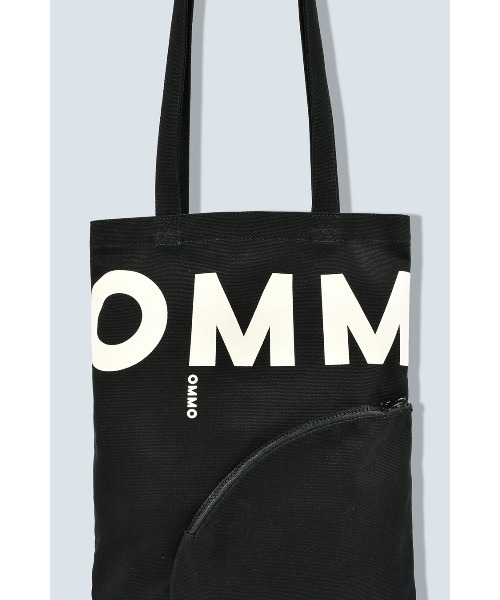 OMMO(オーエムエムオー)の「ARCH POCKET TOTE(トートバッグ・レディース・レッド/シルバー/ホワイト/ブルー/ブラック系/ブラック・F)」の7枚目の写真