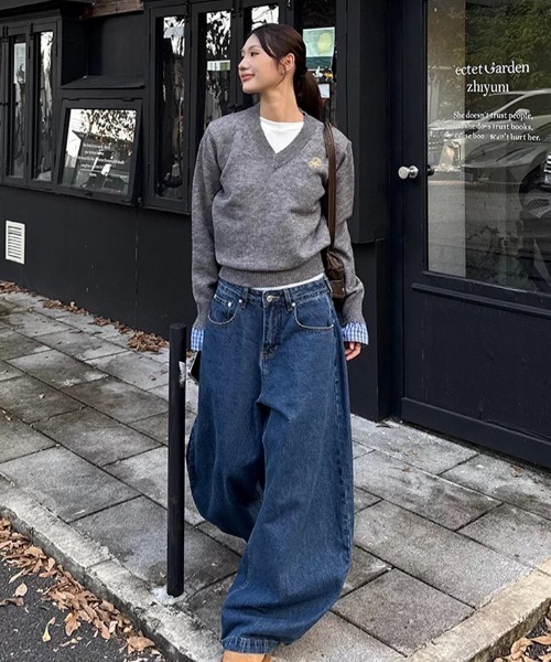 AVYL(アヴィル)の「スーパーワイドルーズバギーデニムパンツ(デニムパンツ・レディース・ブルー・M/S/L)」の4枚目の写真