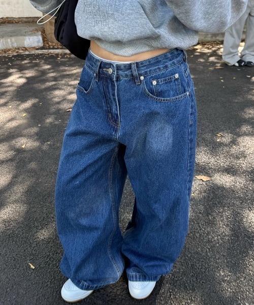 AVYL(アヴィル)の「スーパーワイドルーズバギーデニムパンツ(デニムパンツ・レディース・ブルー・M/S/L)」の6枚目の写真