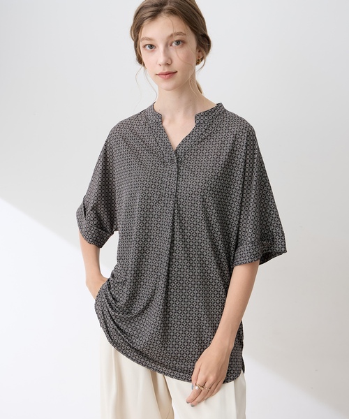 LE SOUK HOLIDAY(ルスークホリデー)の「リネンライクスラブスキッパープリントプルオーバー【接触冷感・UVカット】(Tシャツ/カットソー・レディース・ダークブラウン/オフホワイト・M/L)」の5枚目の写真