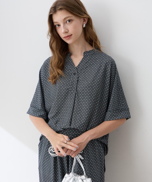 LE SOUK HOLIDAY(ルスークホリデー)の「リネンライクスラブスキッパープリントプルオーバー【接触冷感・UVカット】(Tシャツ/カットソー・レディース・ダークブラウン/オフホワイト・M/L)」の9枚目の写真