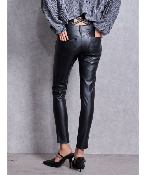 GYDA（ジェイダ）の「ハイウエストBACKクロスフェイクレザーパンツ（その他パンツ・レディース・ブラック・MEDIUM/SMALL/X-SMALL）」の4枚目の写真