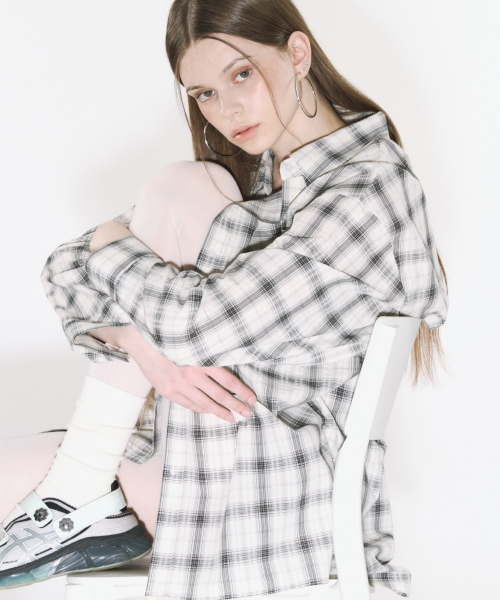 FOR THE WEATHER(フォーザウェザー)の「バックピンタックチェックシャツ(アイボリー)(シャツ/ブラウス・レディース・その他・FREE)」の2枚目の写真