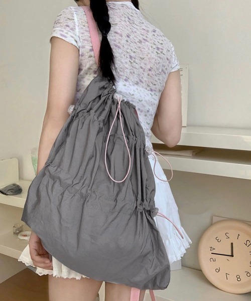 Miniministore(ミニミニストア)の「ギャザーナップサック韓国風 軽量リュック(バックパック/リュック・レディース・ホワイト/ブラック/グレー・FREE)」の3枚目の写真