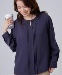 SHOO・LA・RUE | 【通勤/UV/洗濯後しわになりにくい/S-LL】胸元のゴールドホックがアクセント ピンタックデザインブラウス(シャツ/ブラウス)