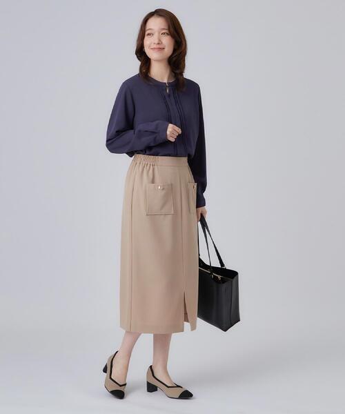 SHOO・LA・RUE(シューラルー)の「【通勤/UV/洗濯後しわになりにくい/S-LL】胸元のゴールドホックがアクセント ピンタックデザインブラウス(シャツ/ブラウス・レディース・ネイビー/ライトブルー・01/02/03/04)」の14枚目の写真