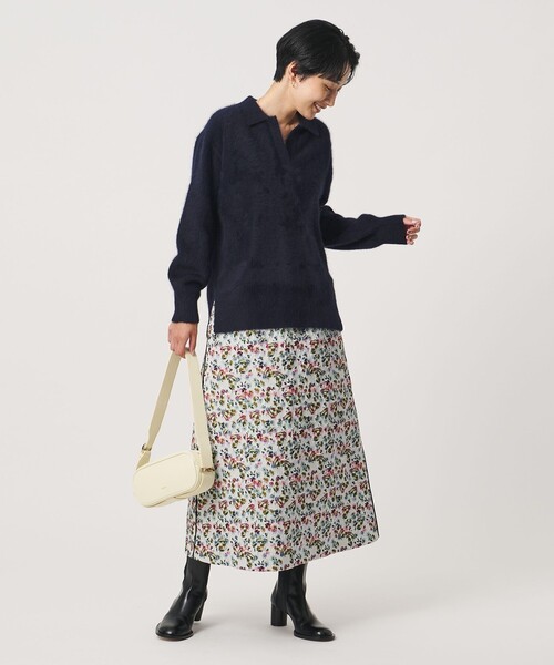 UNITED ARROWS(ユナイテッドアローズ)の「フォックスカシミヤ スキッパー プルオーバー ニット(ニット/セーター・レディース・ダークブラウン/ライトブルー/ネイビー・FREE)」の4枚目の写真