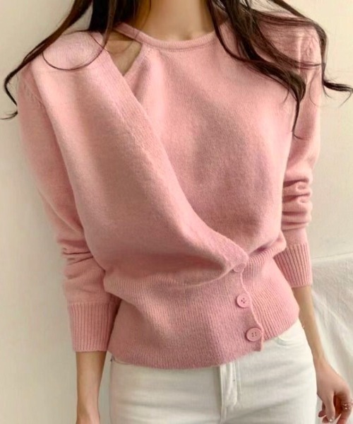 Beststore(ベストストア)の「アシンメトリーボタンラップニットトップス(ニット/セーター・レディース・ベージュ/レッド/ピンク/オフホワイト/イエロー/ダークグレー/ダークブルー/ブラック・FREE)」の7枚目の写真