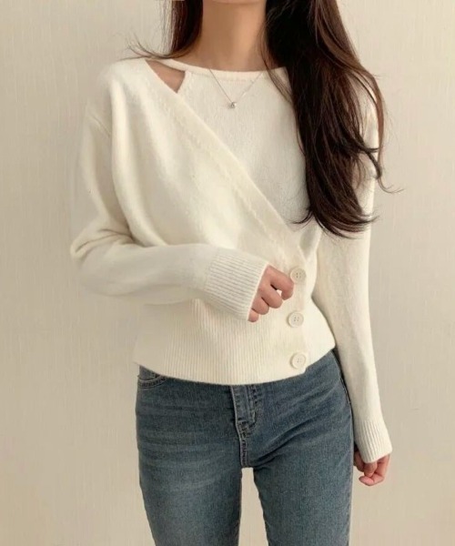 Beststore(ベストストア)の「アシンメトリーボタンラップニットトップス(ニット/セーター・レディース・ベージュ/レッド/ピンク/オフホワイト/イエロー/ダークグレー/ダークブルー/ブラック・FREE)」の17枚目の写真