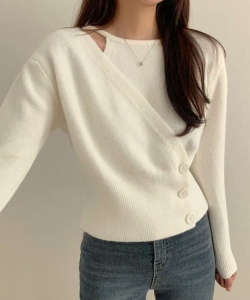 Beststore(ベストストア)の「アシンメトリーボタンラップニットトップス(ニット/セーター・レディース・ベージュ/レッド/ピンク/オフホワイト/イエロー/ダークグレー/ダークブルー/ブラック・FREE)」の18枚目の写真