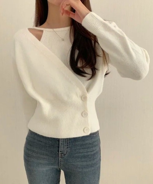 Beststore(ベストストア)の「アシンメトリーボタンラップニットトップス(ニット/セーター・レディース・ベージュ/レッド/ピンク/オフホワイト/イエロー/ダークグレー/ダークブルー/ブラック・FREE)」の22枚目の写真