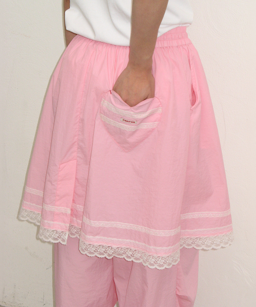 RONRON（ロンロン）の「LACE POINT SKIRT LAYERED JOGGER PANTS PINK（スウェットパンツ・レディース・その他・FREE）」の2枚目の写真