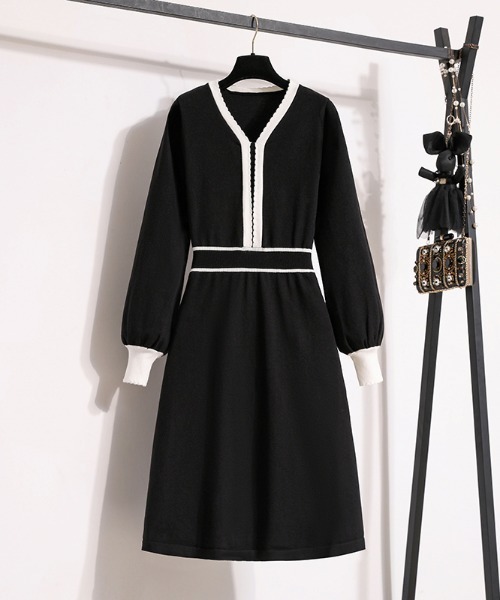 AMAJI(アマジ)の「Vネック パフスリーブ 配色切替 ニットワンピース(ワンピース・レディース・ブラック・X-LARGE/LARGE/MEDIUM)」の1枚目の写真