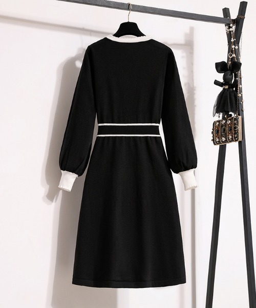 AMAJI(アマジ)の「Vネック パフスリーブ 配色切替 ニットワンピース(ワンピース・レディース・ブラック・X-LARGE/LARGE/MEDIUM)」の2枚目の写真