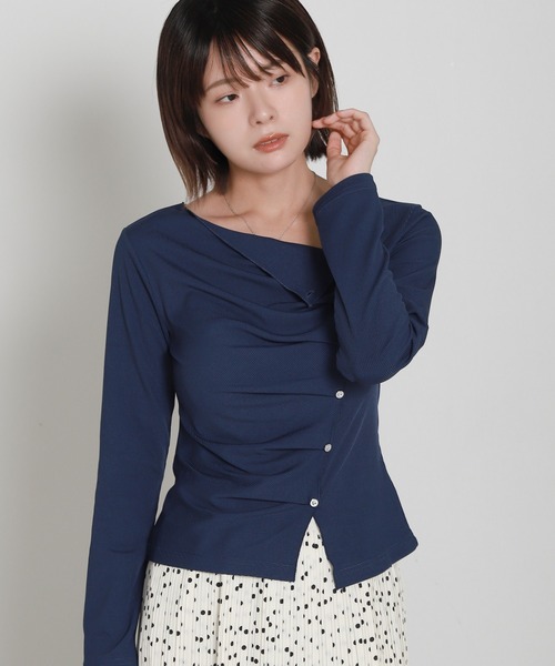 libelle more(リベル モア)の「フロントタックアシンメリブトップス(Tシャツ/カットソー・レディース・ブラック/ネイビー/アイボリー/ボルドー・M)」の3枚目の写真