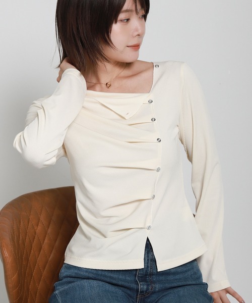 libelle more(リベル モア)の「フロントタックアシンメリブトップス(Tシャツ/カットソー・レディース・ブラック/ネイビー/アイボリー/ボルドー・M)」の1枚目の写真