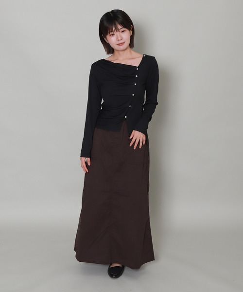 libelle more(リベル モア)の「フロントタックアシンメリブトップス(Tシャツ/カットソー・レディース・ブラック/ネイビー/アイボリー/ボルドー・M)」の5枚目の写真