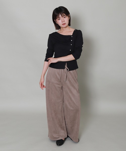 libelle more(リベル モア)の「フロントタックアシンメリブトップス(Tシャツ/カットソー・レディース・ブラック/ネイビー/アイボリー/ボルドー・M)」の11枚目の写真