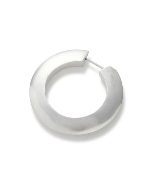 YLEVE(イレーヴ)の「YLEVE / TRIANGLE HOOP EARRING L(ピアス(片耳用)・レディース・シルバー・FREE)」の6枚目の写真