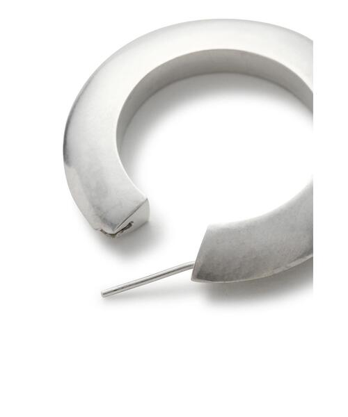 YLEVE(イレーヴ)の「YLEVE / TRIANGLE HOOP EARRING L(ピアス(片耳用)・レディース・シルバー・FREE)」の7枚目の写真