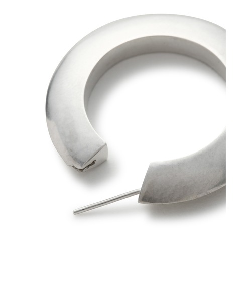 YLEVE(イレーヴ)の「YLEVE / TRIANGLE HOOP EARRING L(ピアス(片耳用)・レディース・シルバー・FREE)」の3枚目の写真
