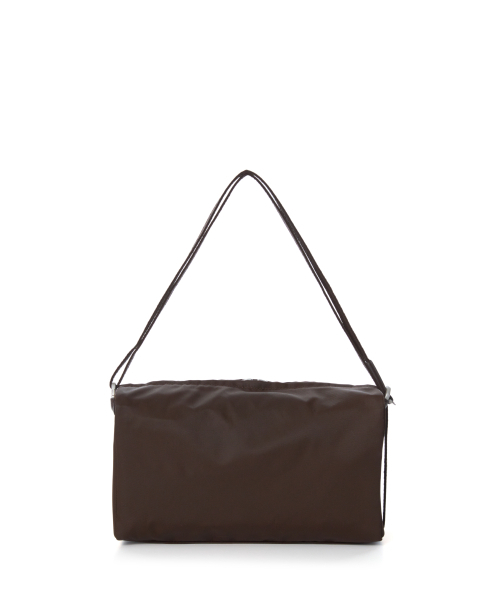 RAWROW（ロウロウ）の「ニエプス ナイロンフィルムバッグ XL [3colors]（メッセンジャーバッグ・レディース・ブラック/ブラウン/オリーブ・FREE）」の10枚目の写真