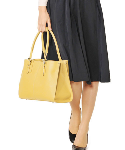 HALEINE（アレンヌ）の「サフィアーノレザートートバッグ（トートバッグ・レディース・ブラック/レッド/ベージュ/イエロー/ダークベージュ/ライトグレー/ネイビー/アイボリー・FREE）」の7枚目の写真