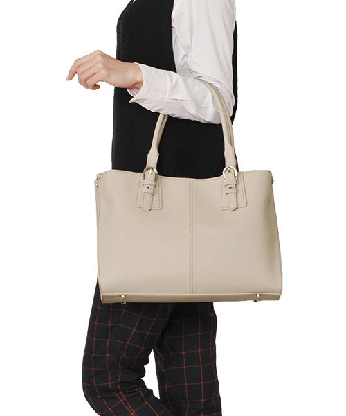 HALEINE（アレンヌ）の「サフィアーノレザートートバッグ（トートバッグ・レディース・ブラック/レッド/ベージュ/イエロー/ダークベージュ/ライトグレー/ネイビー/アイボリー・FREE）」の5枚目の写真