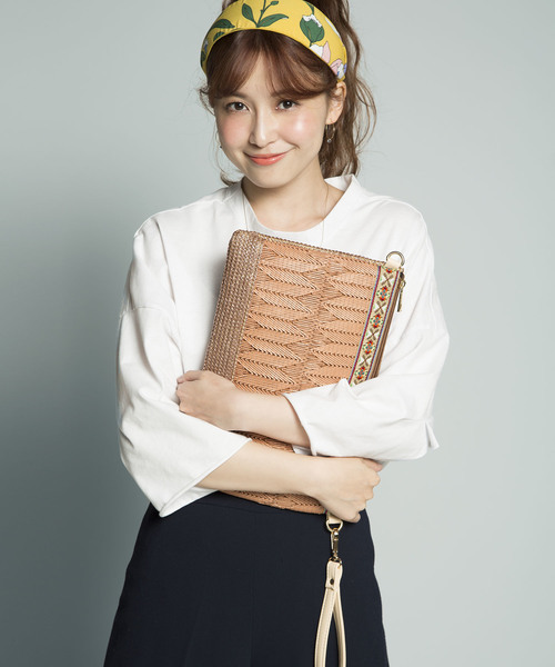 PLAIN CLOTHING（プレーンクロージング）の「2WAYチロリアンクラッチバッグ【PLAIN CLOTHING】（クラッチバッグ・レディース・ベージュ/ブラック・FREE）」の4枚目の写真