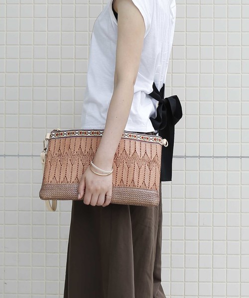 PLAIN CLOTHING（プレーンクロージング）の「2WAYチロリアンクラッチバッグ【PLAIN CLOTHING】（クラッチバッグ・レディース・ベージュ/ブラック・FREE）」の11枚目の写真