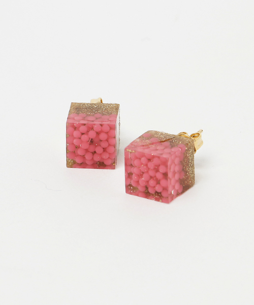 TONE SELECT GOODS(トーンセレクトグッズ)の「【rurururu】キュービックピアスM(ピアス(両耳用)・レディース・パープル/レッド/グリーン/その他/マルチ・FREE)」の3枚目の写真